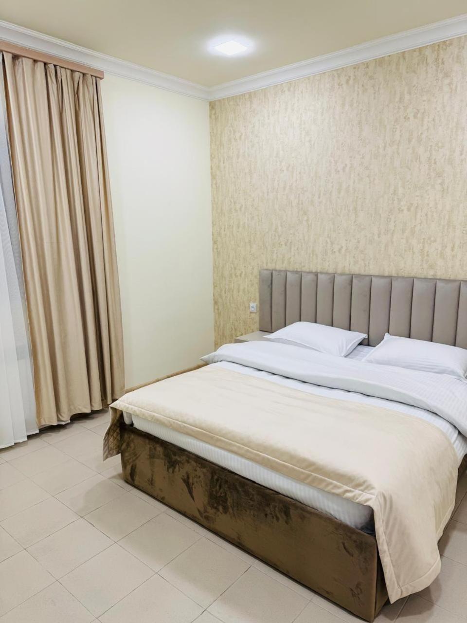 Hotel Lux Plaza P'arak'ar Exteriér fotografie