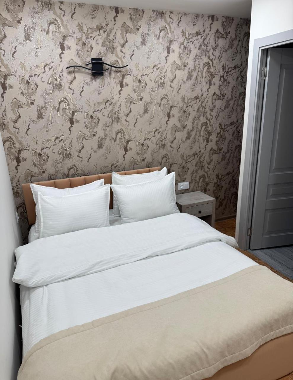 Hotel Lux Plaza P'arak'ar Exteriér fotografie