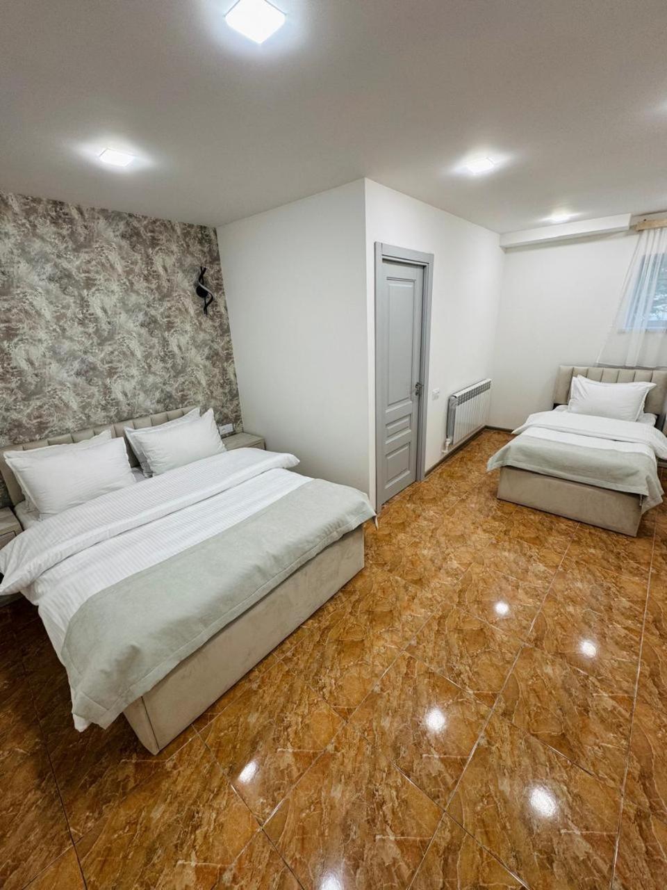 Hotel Lux Plaza P'arak'ar Exteriér fotografie